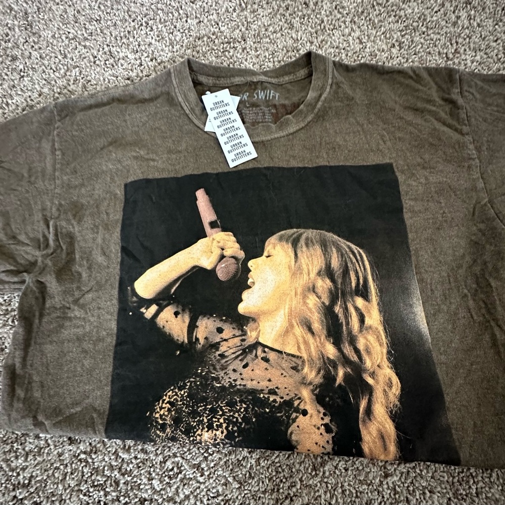 Urban Outfitters Women’s Large Graphic Tee - Brown and Black - Picture 4 of 5